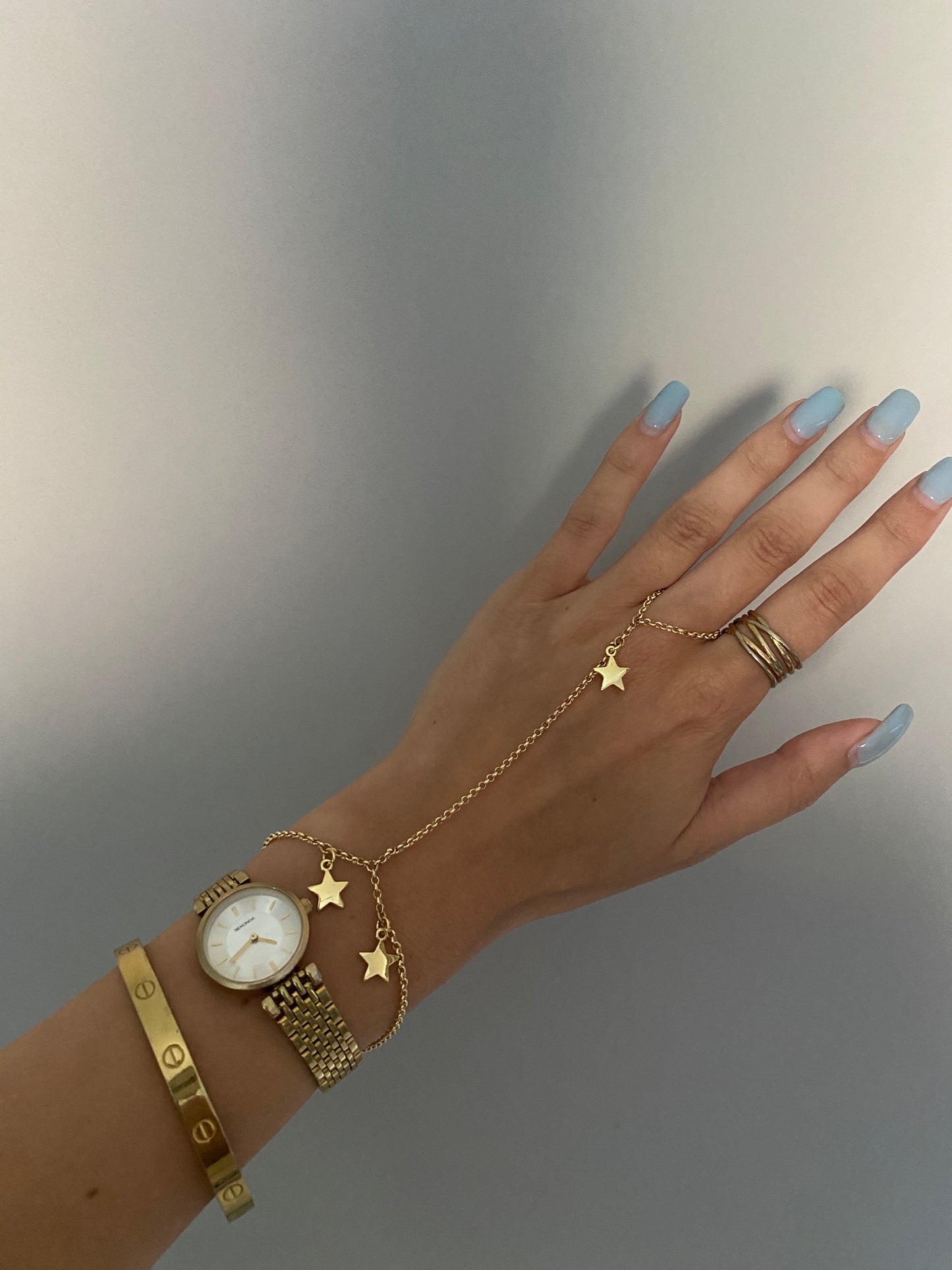 Gold Star Finger-Bracelet